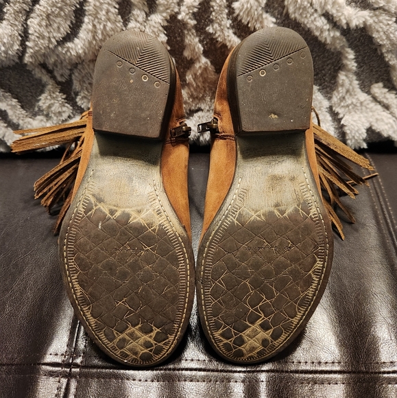 Circle G Distressed Shortie Leather Boots, Size 7.5 - Picture 4 of 11